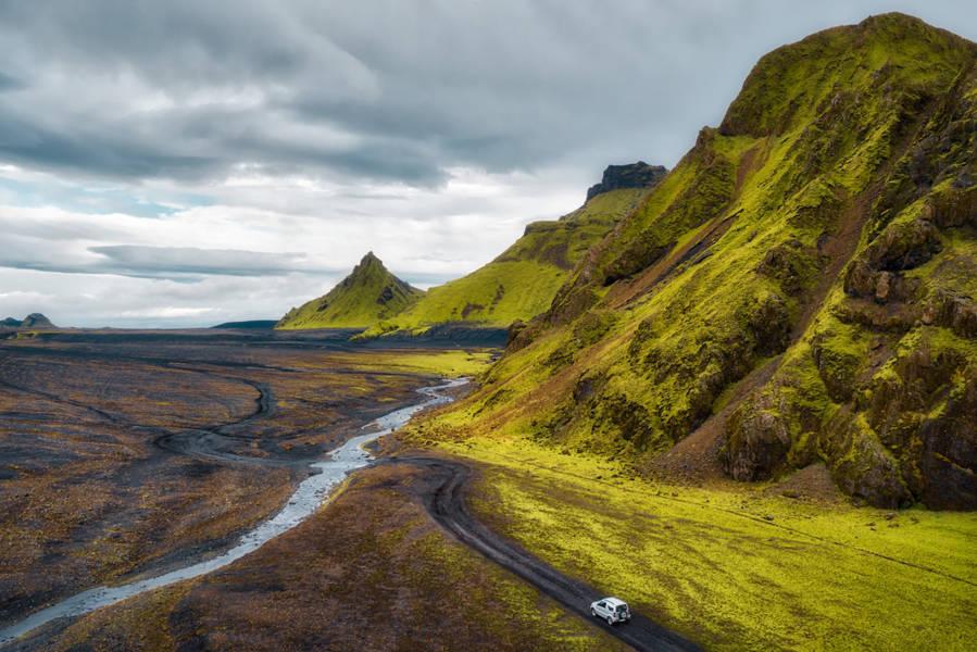 4x4 vehicle in the Highlands of Iceland